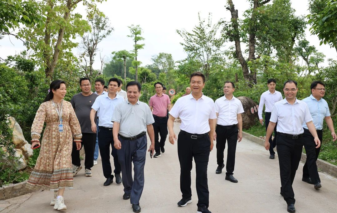 桂平市市长黄德佳等领导到我校指导工作 丨 乐鱼在线-乐鱼在线（中国）